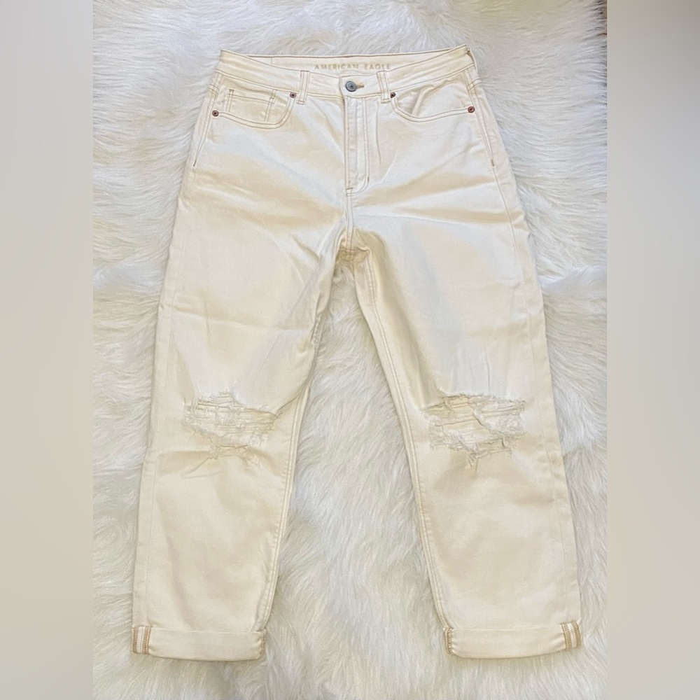 American Eagle Mom Destructed Crop Jeans. Stretch. Size 8 Short.